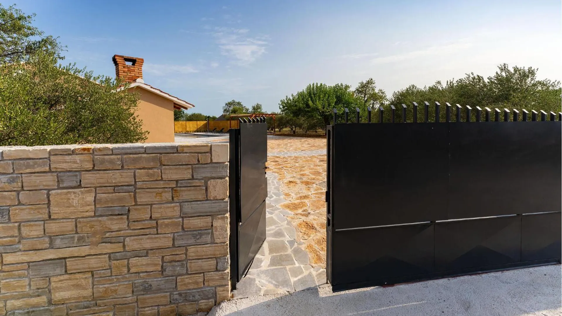 Holiday home 3 Bedroom Stunning Home In Benkovac